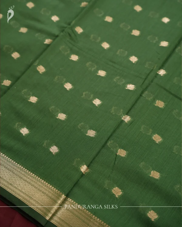 Olive Green Soft Cotton Saree with Elegant Zari Border for Women Olive Green Soft Cotton Saree with Elegant Zari Border for Women